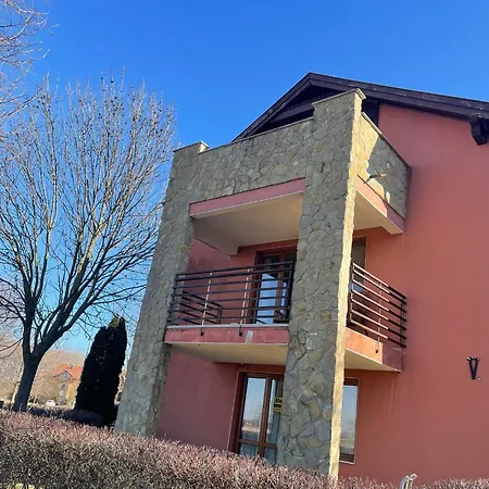 Europa Birdland Apartment